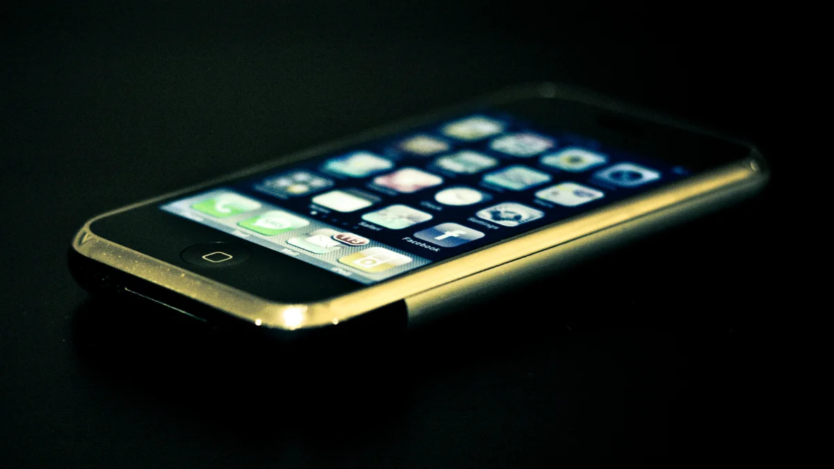 Fim de uma era: 1º iPhone perde acesso às redes móveis de vez com a queda do 2G