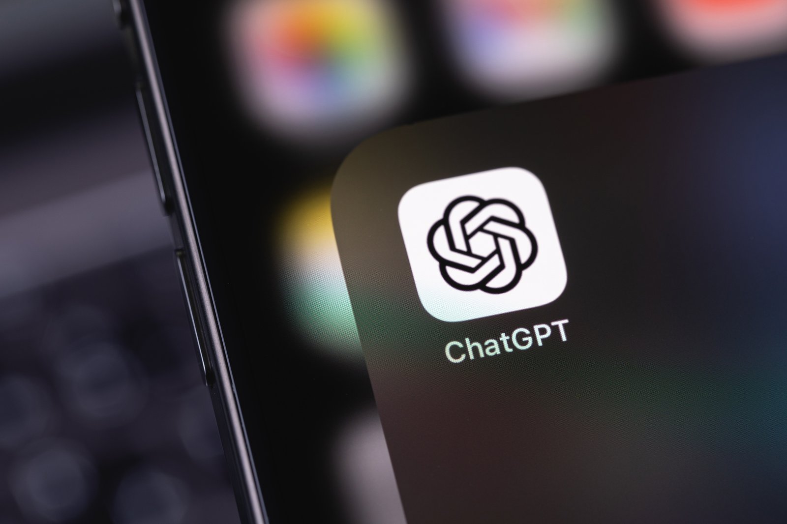 ChatGPT pode ganhar recurso para criar e enviar figurinhas ao WhatsApp